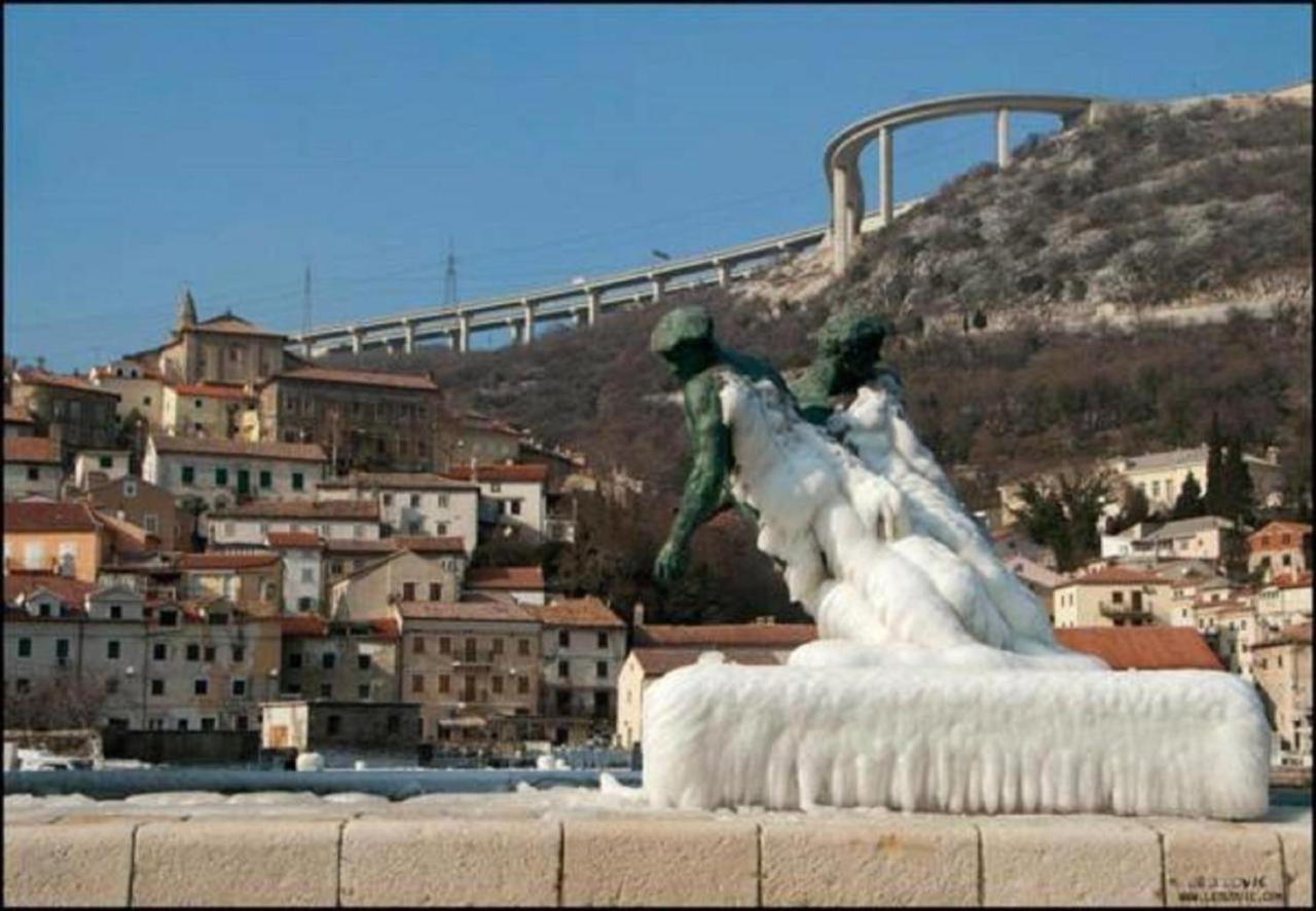 Apartmani Petar I Luka 巴卡尔 外观 照片